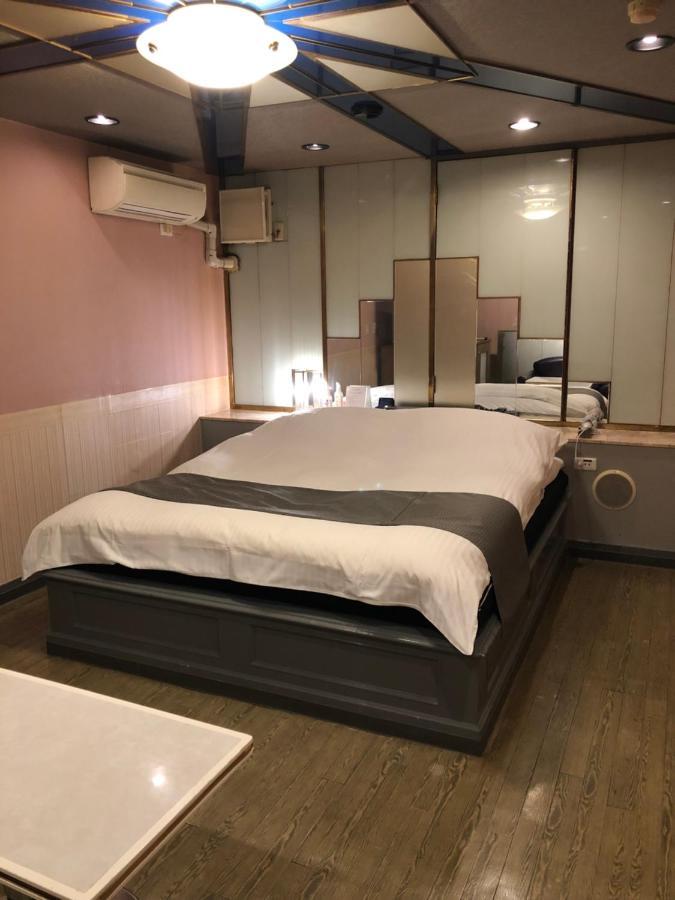 Hotel Chapel Story Sakaihigashi (Adults Only) Сакаи Экстерьер фото